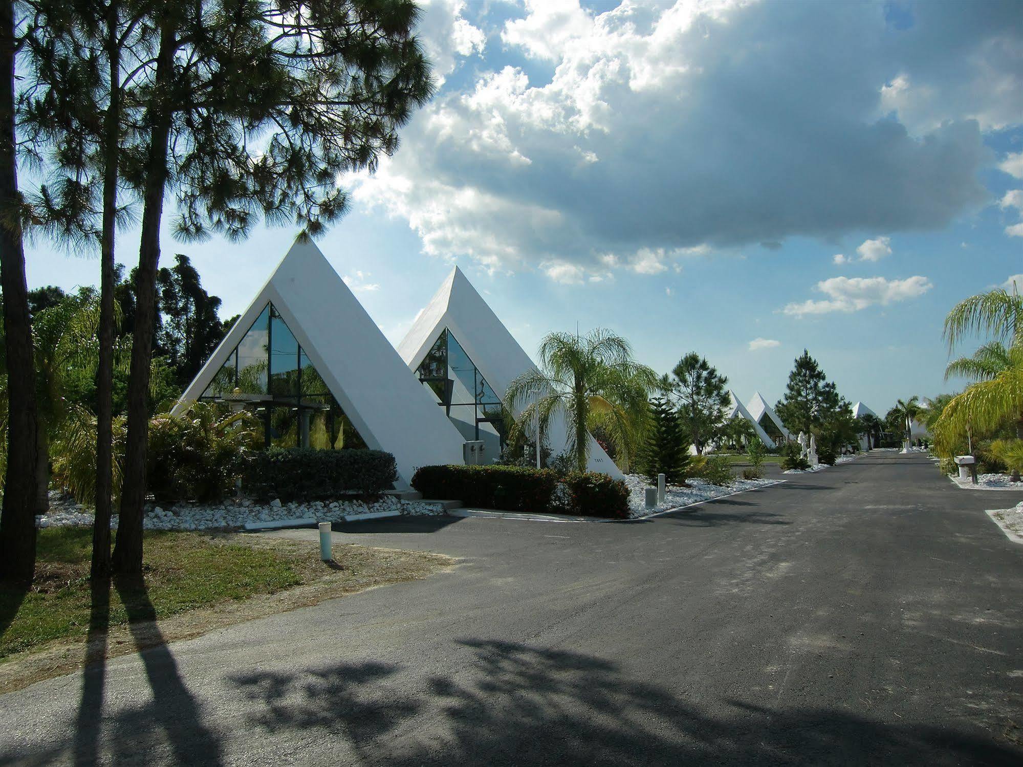 فندق استيروفي  Pyramids In Florida المظهر الخارجي الصورة